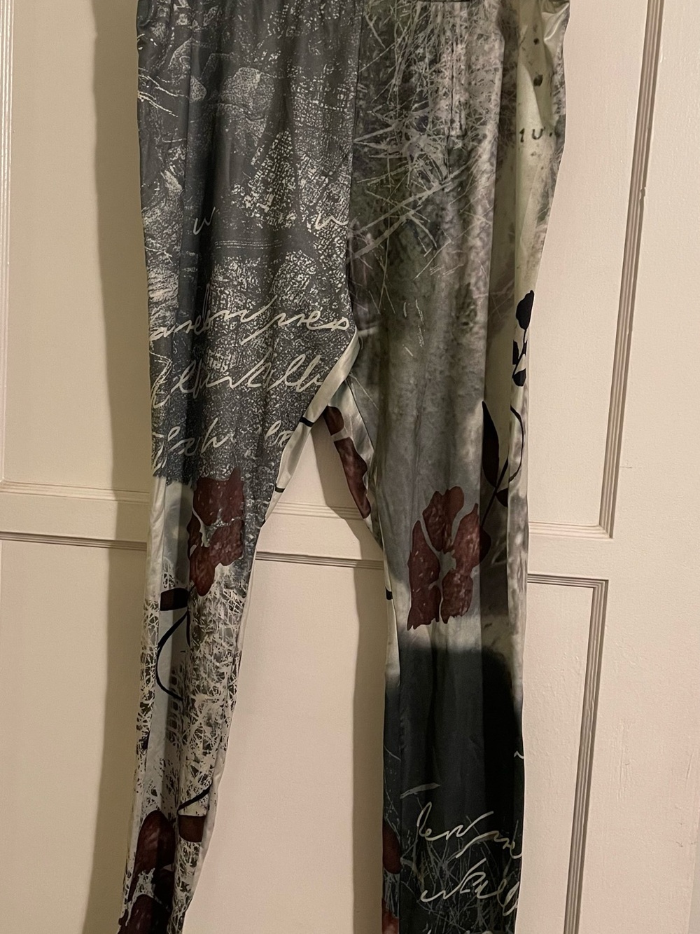 High Wasted patterned leggings featuring an artistic collage print. XXL Temu
